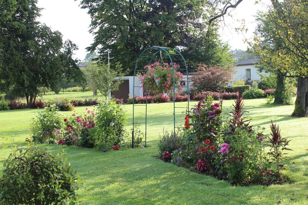 Les Petites Chambres De La Bleue Maison Coeuve Exterior photo