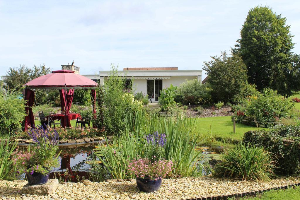 Les Petites Chambres De La Bleue Maison Coeuve Exterior photo