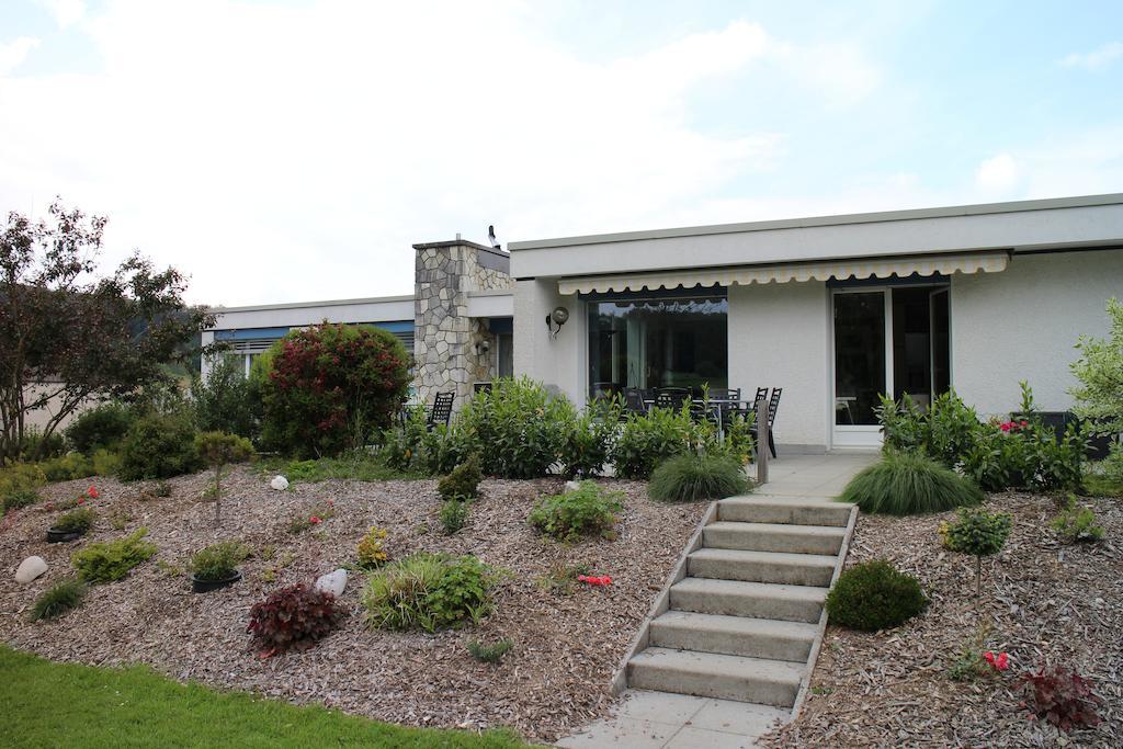 Les Petites Chambres De La Bleue Maison Coeuve Exterior photo