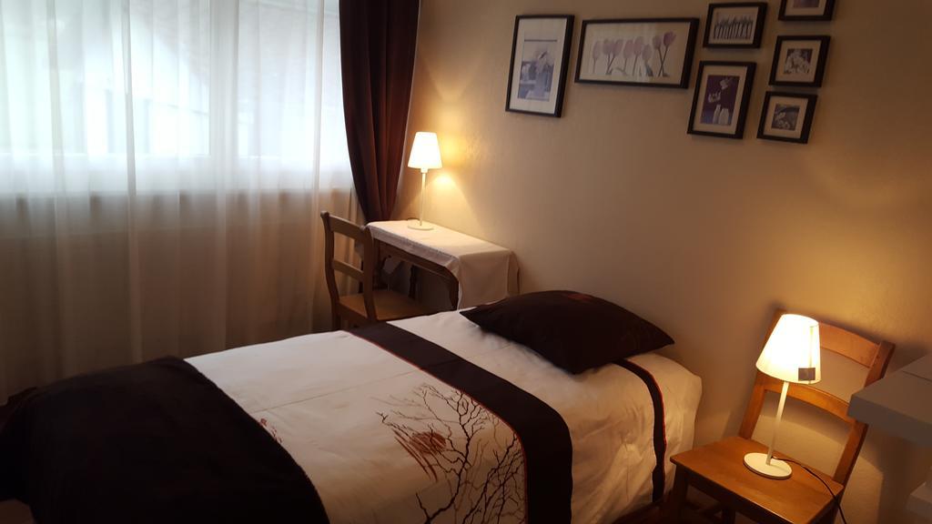 Les Petites Chambres De La Bleue Maison Coeuve Exterior photo